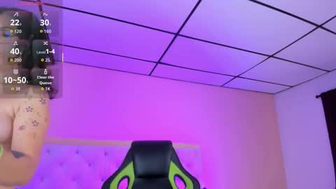 Snapshot of mariie_tayy chatting on October 13, 7:47 pm mariie_tayy online show from October 13, 7:47 pm