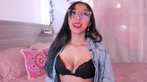 Snapshot of marijaneh chatting on December 3, 1:53 pm Luna Dulk online show from December 3, 1:53 pm