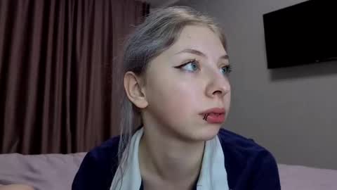 Snapshot of marikorin chatting on February 23, 11:25 pm Mariko and Rin online show from February 23, 11:25 pm