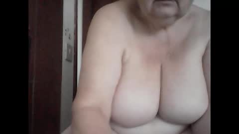 Snapshot of marilu64 chatting on October 18, 12:39 pm marilu64 online show from October 18, 12:39 pm