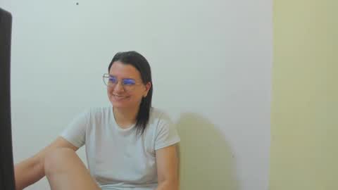 Snapshot of marilyn_garcia chatting on October 10, 1:10 pm MARILYN SEXY online show from October 10, 1:10 pm