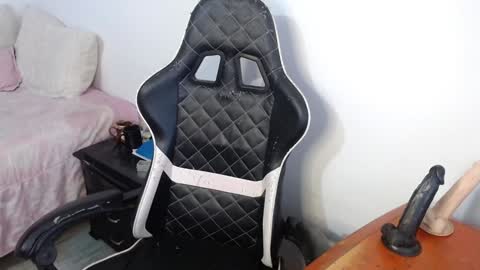 Snapshot of marilyn_lil chatting on January 18, 7:49 am Marilyn online show from January 18, 7:49 am