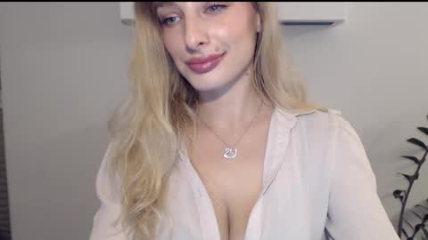 Snapshot of marilyndevilish chatting on December 10, 9:54 pm MarilynDevilish online show from December 10, 9:54 pm