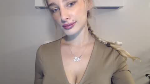 Snapshot of marilyndevilish chatting on December 21, 9:15 pm MarilynDevilish online show from December 21, 9:15 pm