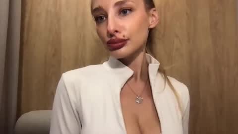 Snapshot of marilyndevilish chatting on December 30, 9:40 pm MarilynDevilish online show from December 30, 9:40 pm