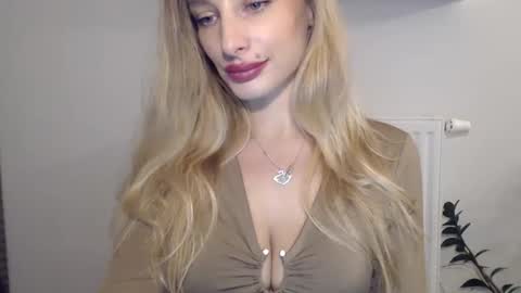 Snapshot of marilyndevilish chatting on January 4, 12:16 am MarilynDevilish online show from January 4, 12:16 am