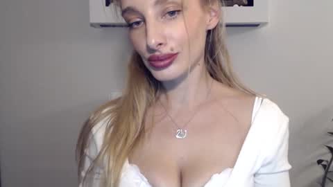 Snapshot of marilyndevilish chatting on January 5, 12:31 am MarilynDevilish online show from January 5, 12:31 am