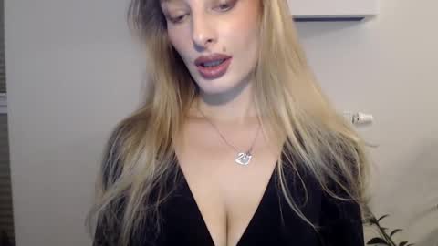 Snapshot of marilyndevilish chatting on January 11, 4:46 pm MarilynDevilish online show from January 11, 4:46 pm