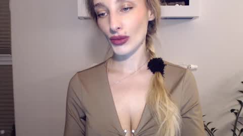 Snapshot of marilyndevilish chatting on January 16, 3:56 pm MarilynDevilish online show from January 16, 3:56 pm