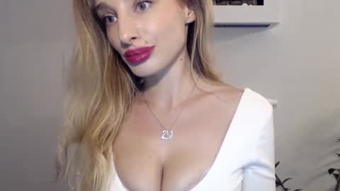 Snapshot of marilyndevilish chatting on January 17, 10:56 pm MarilynDevilish online show from January 17, 10:56 pm