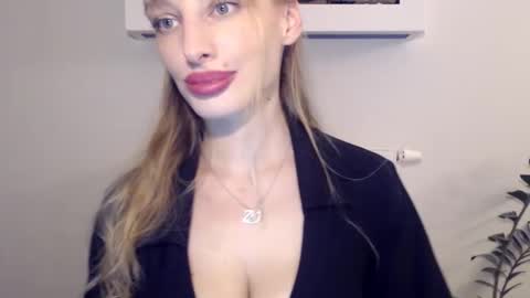 Snapshot of marilyndevilish chatting on January 24, 9:37 pm MarilynDevilish online show from January 24, 9:37 pm