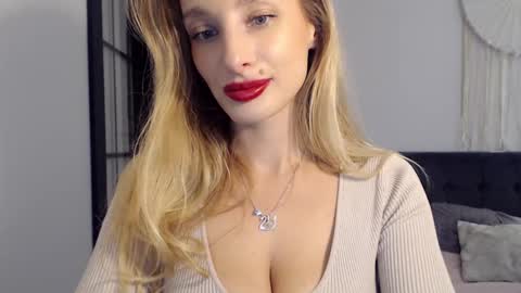 Snapshot of marilyndevilish chatting on February 10, 3:53 pm MarilynDevilish online show from February 10, 3:53 pm