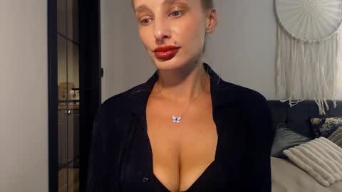 Snapshot of marilyndevilish chatting on September 14, 8:08 pm MarilynDevilish online show from September 14, 8:08 pm