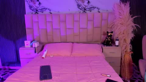 Marilyn online show from May 29, 5:05 am