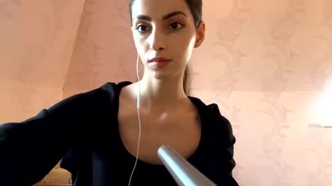 Anny online show from May 14, 8:10 am