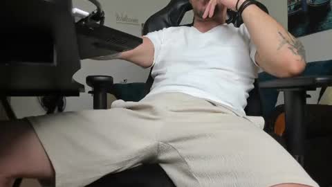 Snapshot of marioslim chatting on July 12, 5:53 am marioslim online show from July 12, 5:53 am
