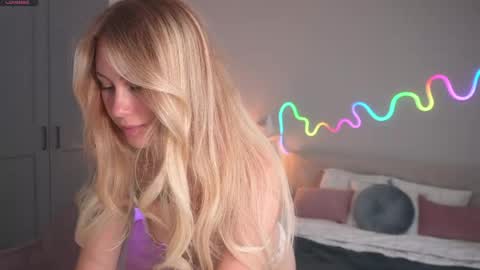 Mary online show from April 26, 3:10 pm