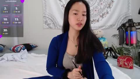 Snapshot of marissapeach chatting on December 17, 2:55 pm MarissaPeach online show from December 17, 2:55 pm