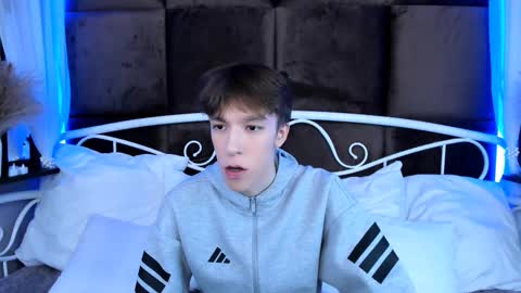 Mark online show from November 16, 10:32 am