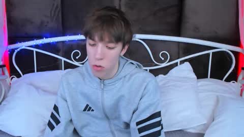 Mark online show from February 5, 4:00 pm