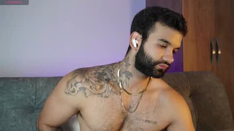 Mark online show from November 3, 11:04 pm