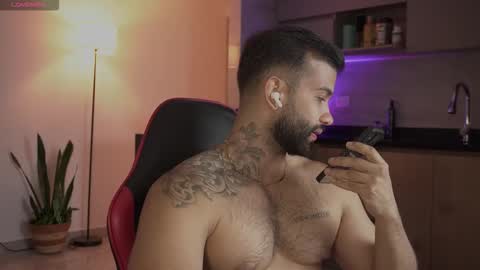 Mark online show from February 5, 12:04 am