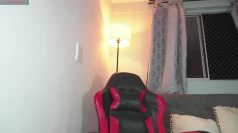 Snapshot of mark_hazze chatting on May 16, 12:18 am Mark online show from May 16, 12:18 am