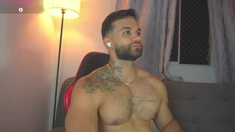 Snapshot of mark_hazze chatting on June 21, 12:24 am Mark online show from June 21, 12:24 am