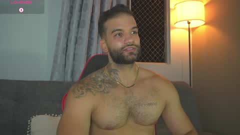 Snapshot of mark_hazze chatting on June 26, 12:37 am Mark online show from June 26, 12:37 am