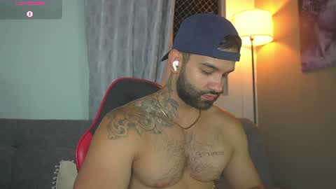Snapshot of mark_hazze chatting on July 5, 12:17 am Mark online show from July 5, 12:17 am