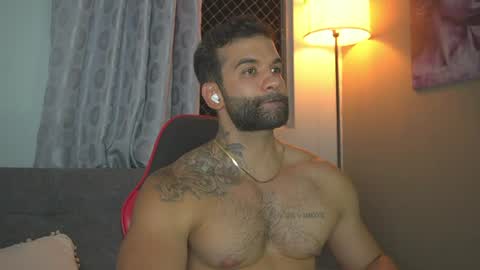 Snapshot of mark_hazze chatting on July 31, 12:32 am Mark online show from July 31, 12:32 am