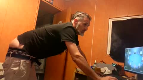 Snapshot of markbcnx chatting on September 30, 10:04 pm markbcnx online show from September 30, 10:04 pm