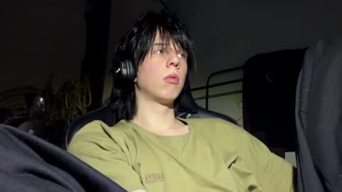 Snapshot of marksus_vasabi chatting on April 9, 3:28 pm Mark online show from April 9, 3:28 pm