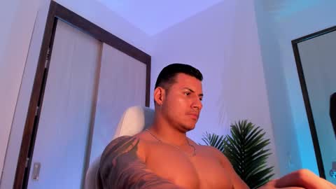 Snapshot of markus_blass chatting on February 25, 11:00 pm markus... Y online show from February 25, 11:00 pm