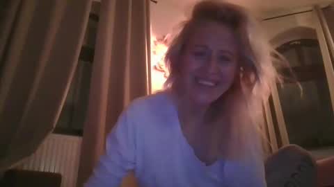 Snapshot of marrygorund chatting on January 17, 12:10 am MaryGoRound online show from January 17, 12:10 am