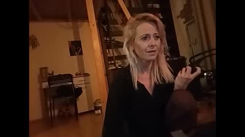 Snapshot of marrygorund chatting on January 19, 3:39 am MaryGoRound online show from January 19, 3:39 am