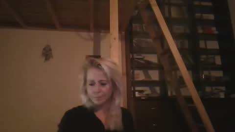 Snapshot of marrygorund chatting on January 26, 3:06 am MaryGoRound online show from January 26, 3:06 am