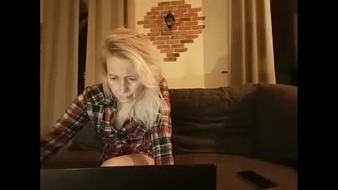 Snapshot of marrygorund chatting on February 5, 3:55 am MaryGoRound online show from February 5, 3:55 am