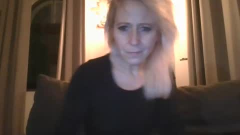 Snapshot of marrygorund chatting on February 28, 11:12 pm MaryGoRound online show from February 28, 11:12 pm