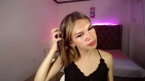 Snapshot of marryme_leixx chatting on May 11, 3:12 am LEIXX online show from May 11, 3:12 am