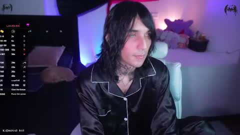 Snapshot of marshall_cazher chatting on June 26, 5:34 am marshall online show from June 26, 5:34 am
