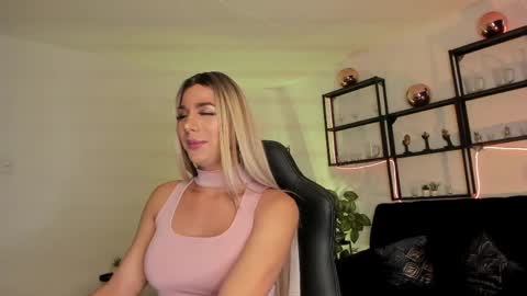 Snapshot of martiina_rose chatting on April 25, 1:41 pm Martina online show from April 25, 1:41 pm