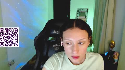 Snapshot of martina_adams chatting on January 17, 5:11 am mari online show from January 17, 5:11 am