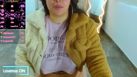 Snapshot of martina_tay chatting on December 31, 12:15 pm Hey im martina online show from December 31, 12:15 pm