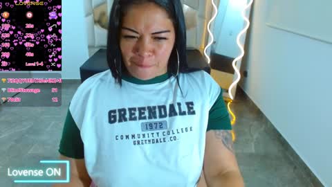Snapshot of martina_tay chatting on January 10, 9:23 am Hey im martina online show from January 10, 9:23 am