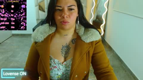 Snapshot of martina_tay chatting on January 15, 3:22 am Hey im martina online show from January 15, 3:22 am