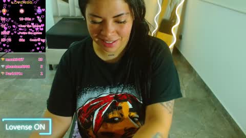 Snapshot of martina_tay chatting on January 25, 8:10 am Hey im martina online show from January 25, 8:10 am
