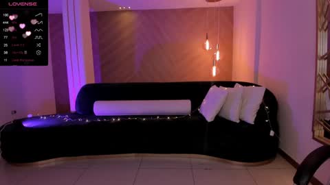 Snapshot of martinnabonnet chatting on December 16, 1:32 pm Martinna Bonnet online show from December 16, 1:32 pm