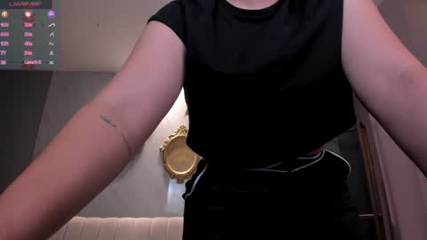 Snapshot of martinnabonnet chatting on December 28, 10:25 am Martinna Bonnet online show from December 28, 10:25 am