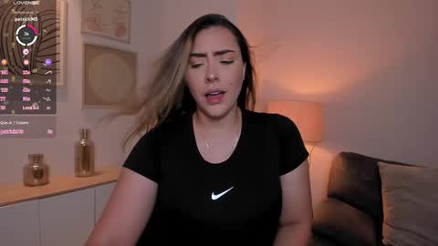 Snapshot of martinnabonnet chatting on February 19, 5:38 pm Martinna Bonnet online show from February 19, 5:38 pm